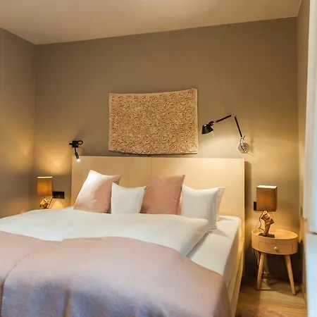 Arlsuites Pensión 3*